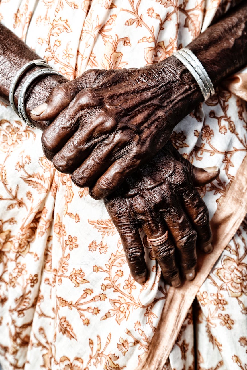 veiny hands with wrinkles